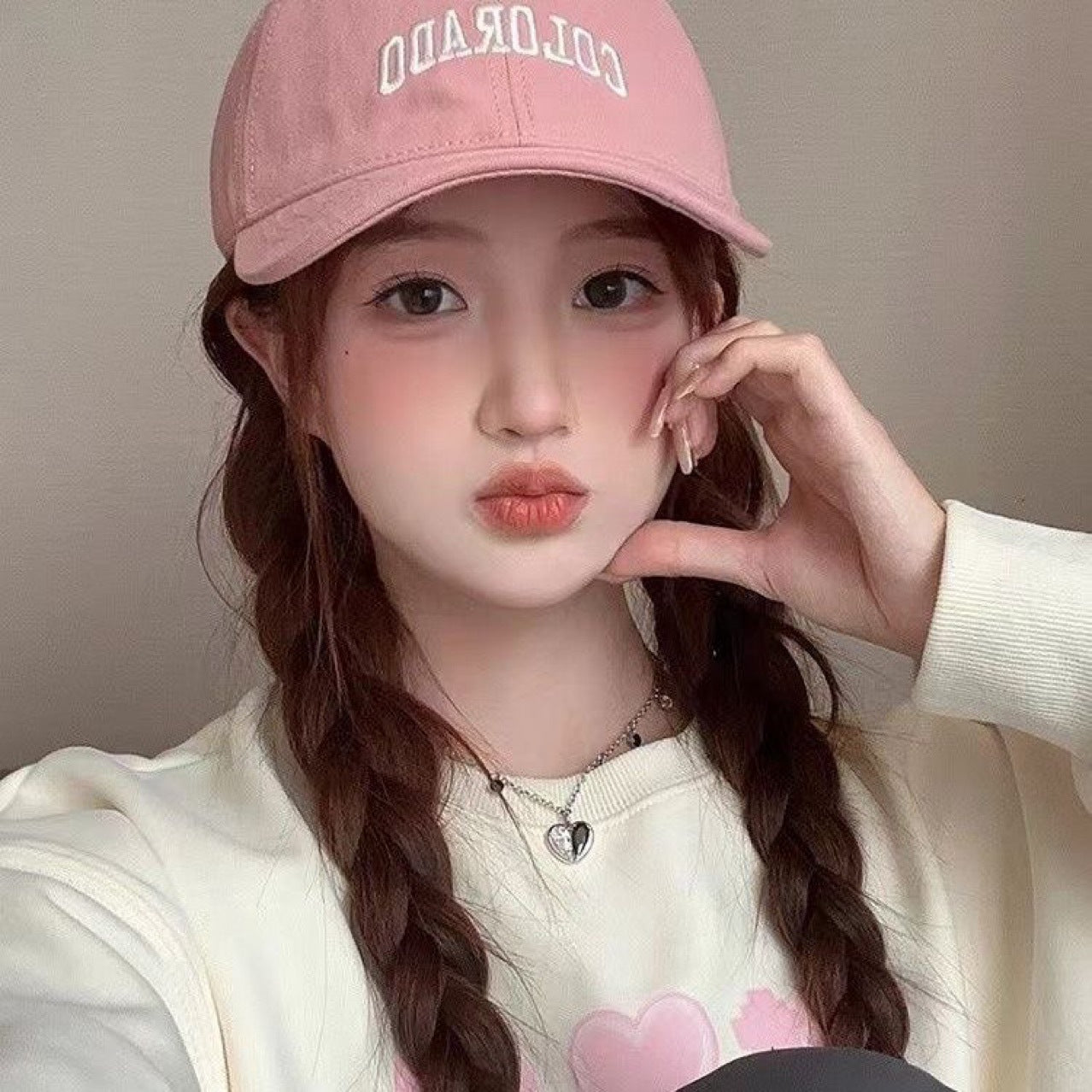 Fashion Peaked Cap Collarbone Short Hair Long Straight Wig