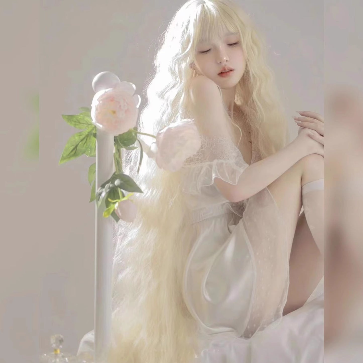 Super Curly Hair Light Golden Female Lolita Water Wig Long Curls