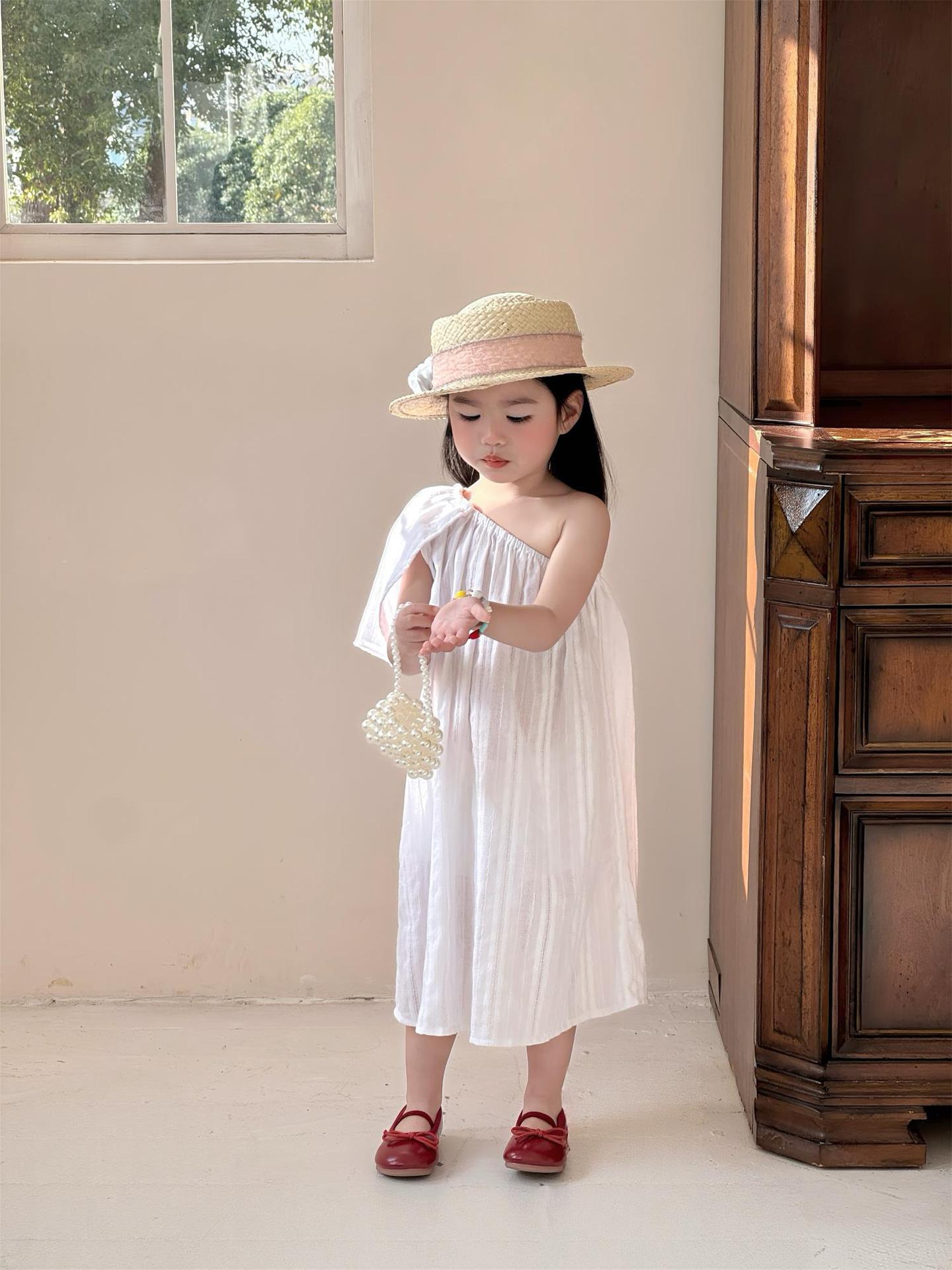 White Temperamental Minority Design Sloping Exposed Shoulder Flounced Children's Dress