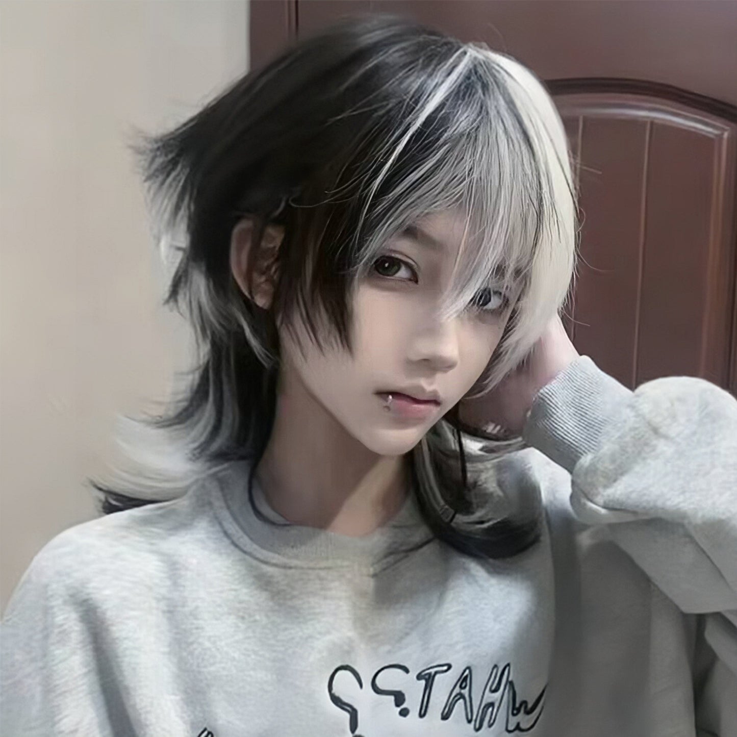 Sier Moon Wolf Tail Anchovy Handsome Long Straight Wig
