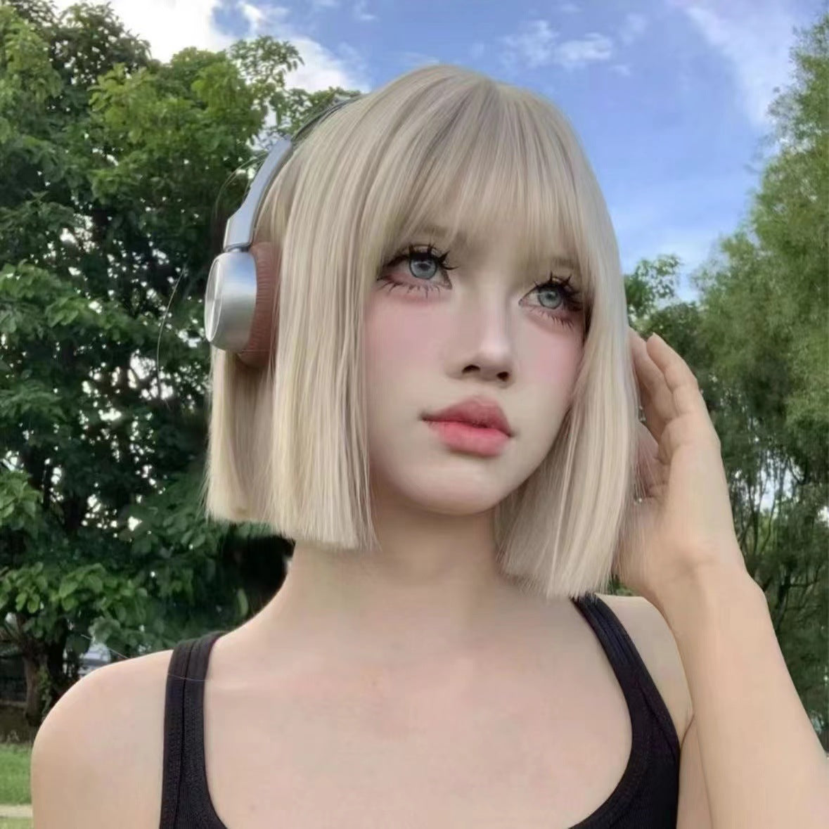 High-grade Hot Style Glossy Metal Sier White Gold Wig Short Straight Hair