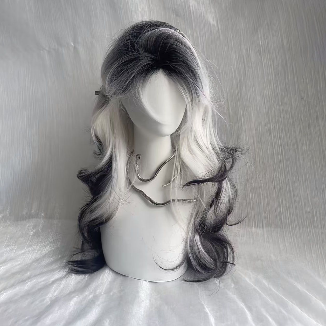 Black White Gradient Explosion Top Paris Painting Dyed Female Simulation Wig Long Curls