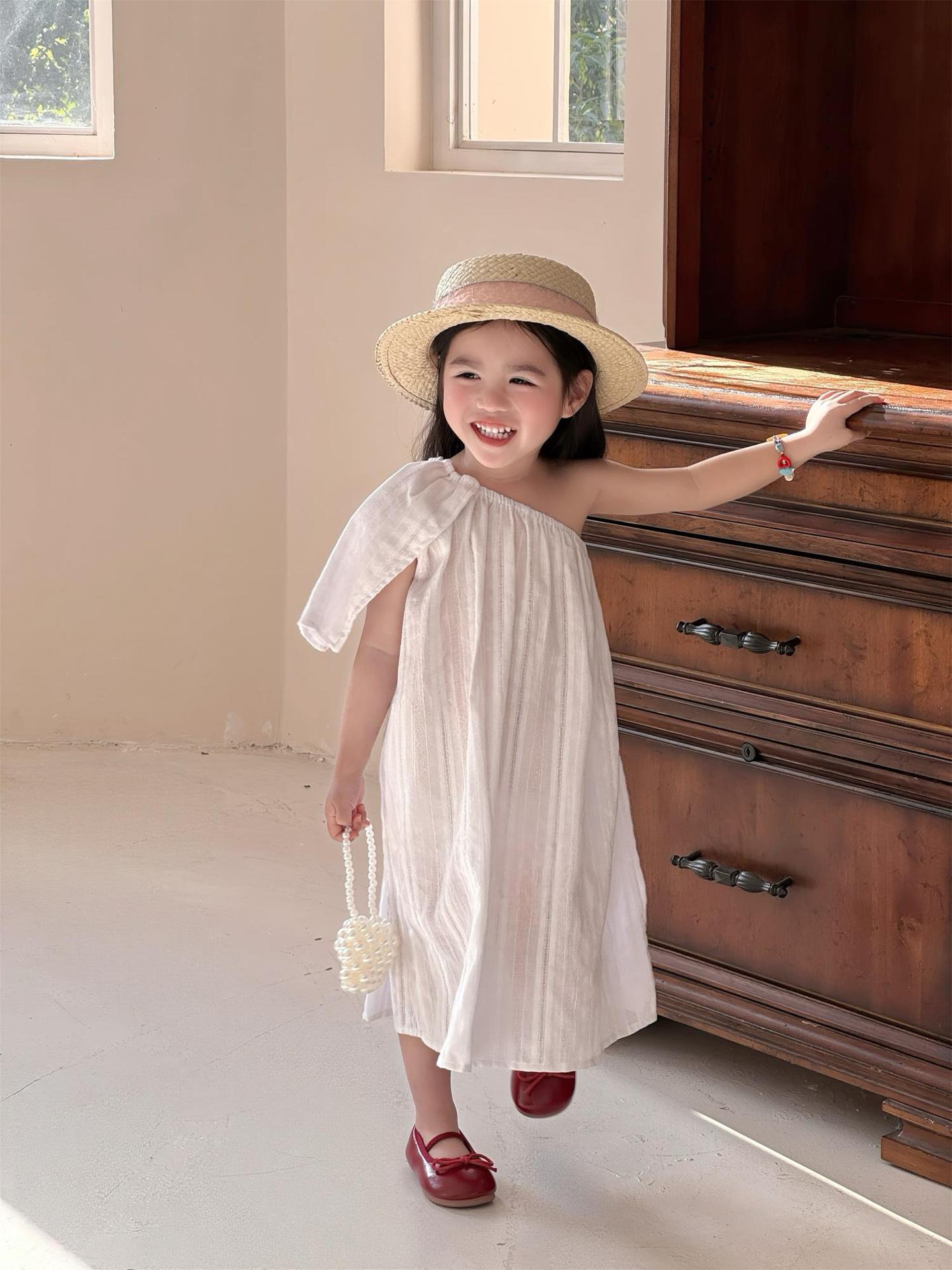 White Temperamental Minority Design Sloping Exposed Shoulder Flounced Children's Dress
