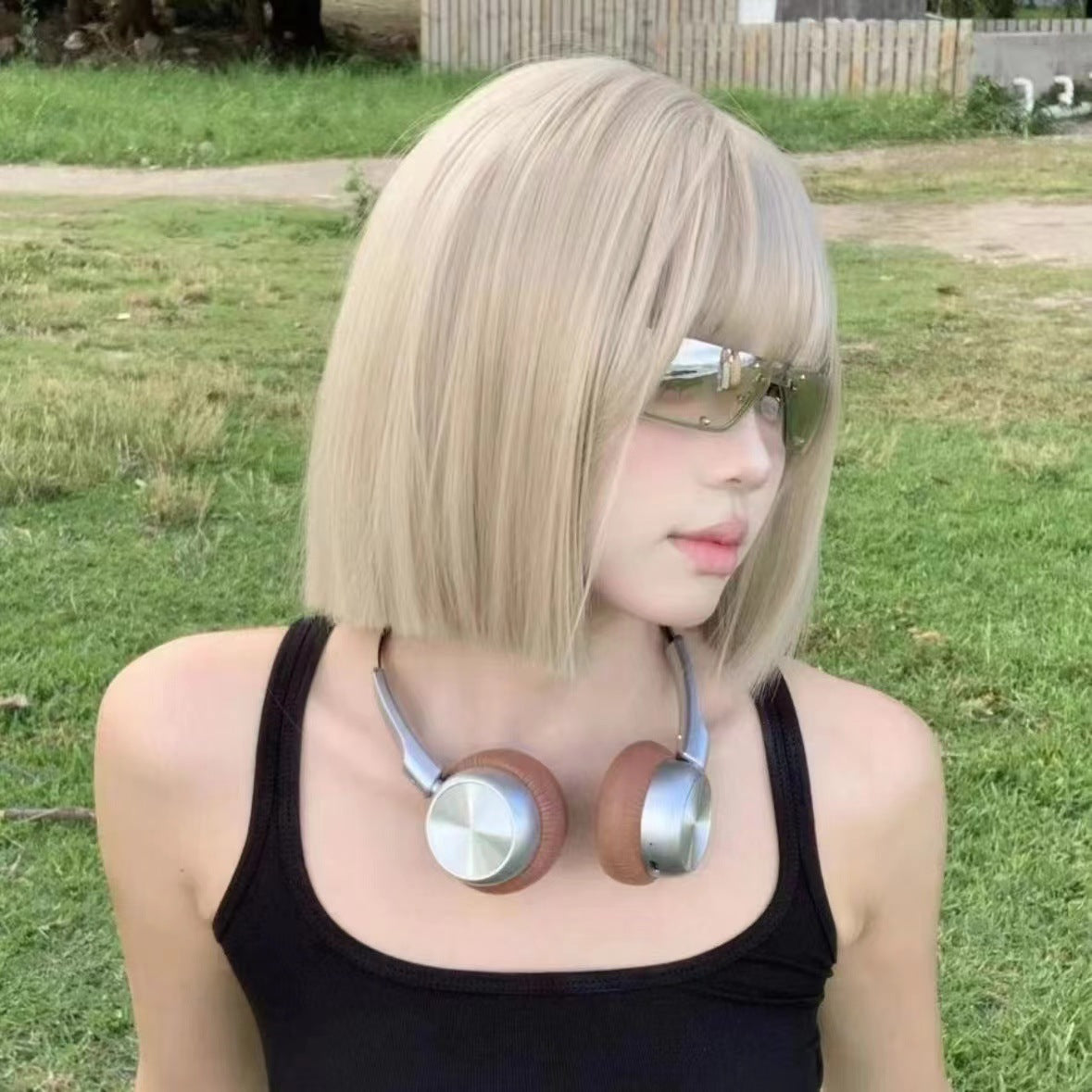 High-grade Hot Style Glossy Metal Sier White Gold Wig Short Straight Hair