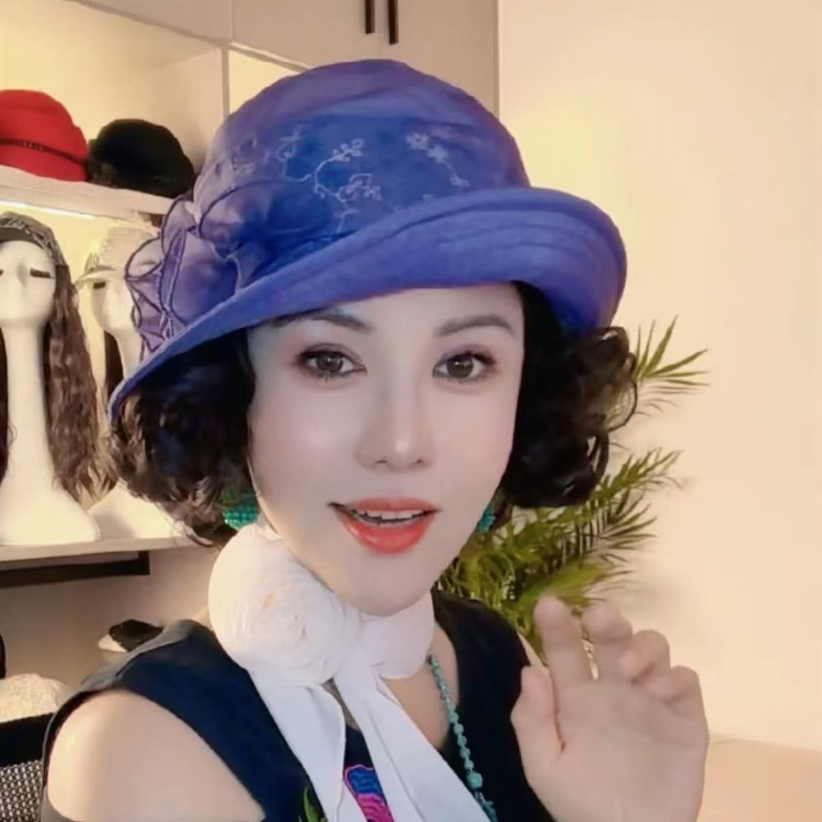 Women's Hat Integrated Bucket Face Slimming Breathable Wig Short Curly Hair