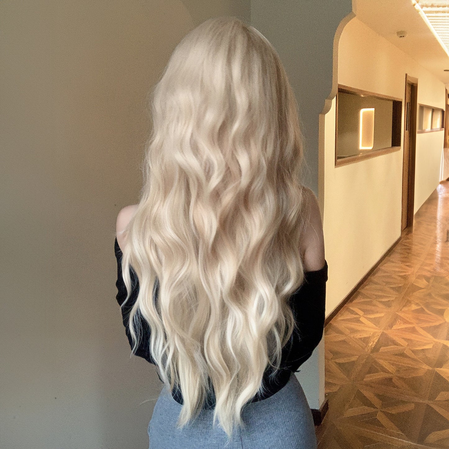 Women's Korean Long Bangs Big Wave Simulation Natural White Gold Color Wig Short Curly Hair